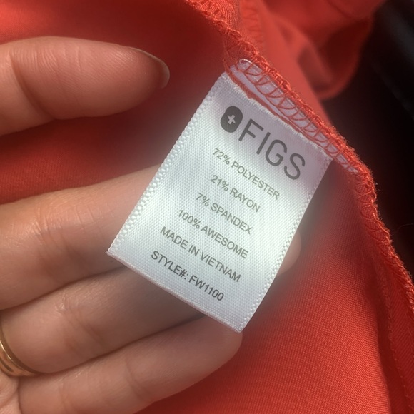 Figgs xxs double pocket scrub top - Picture 2 of 4